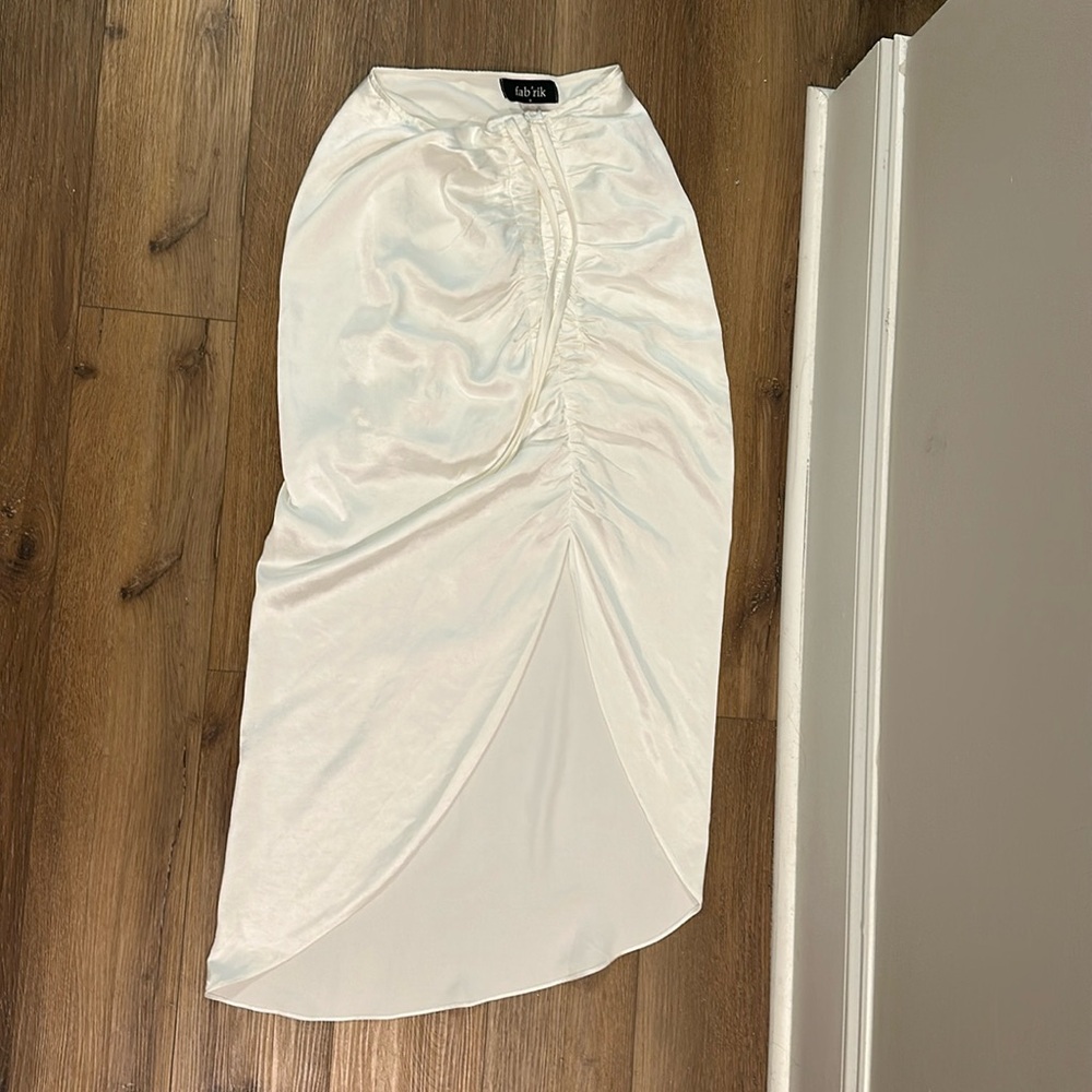 White silk Fabrik skirt